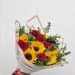 Ramo rosas y girasoles