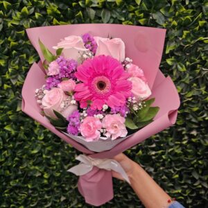 Ramo rosas y gerberas rosadas