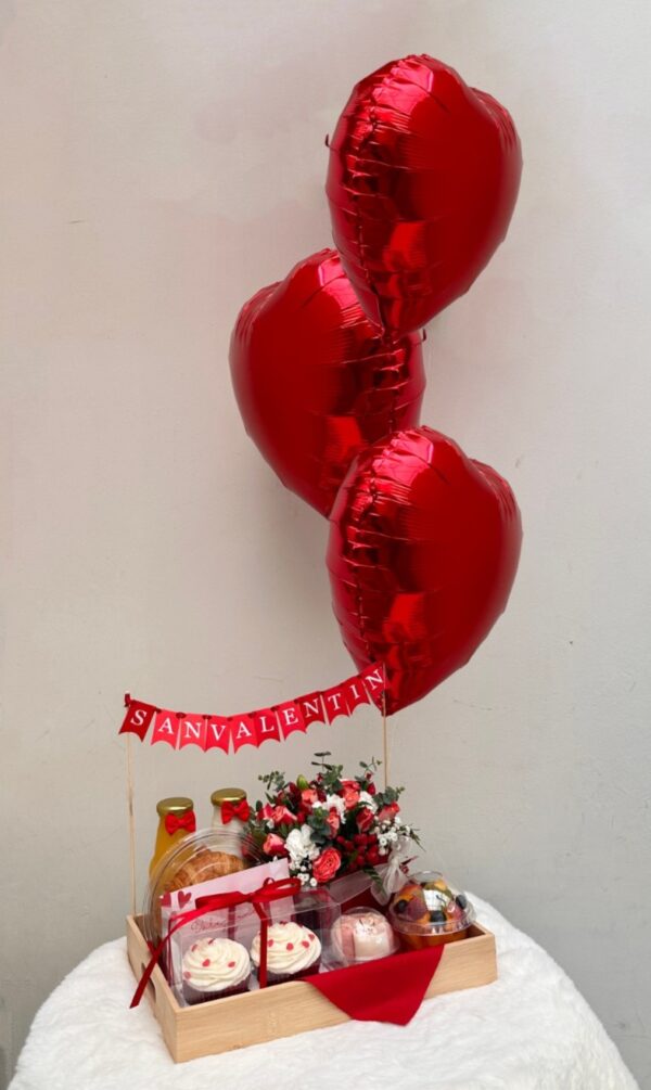 Desayuno en Bandeja con Banderín San Valentín - Imagen 2