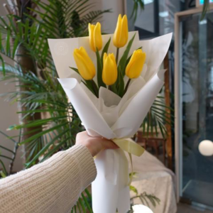Ramo de 5 tulipanes amarillos